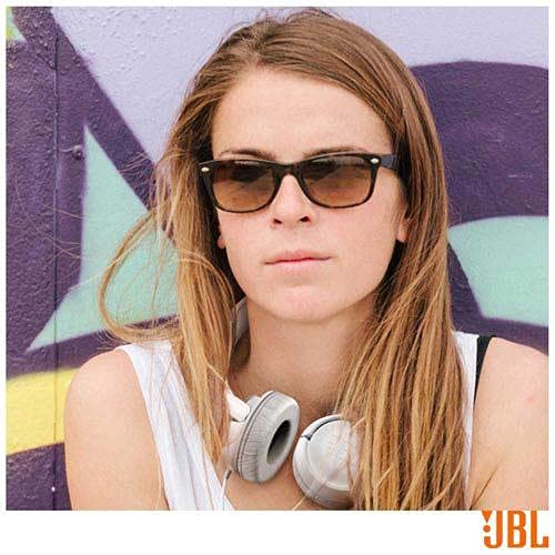 JBL Tune 500 Auriculares supraaurales de cable y control remoto de un solo botón, micrófono incluido, asistente de voz, blanco