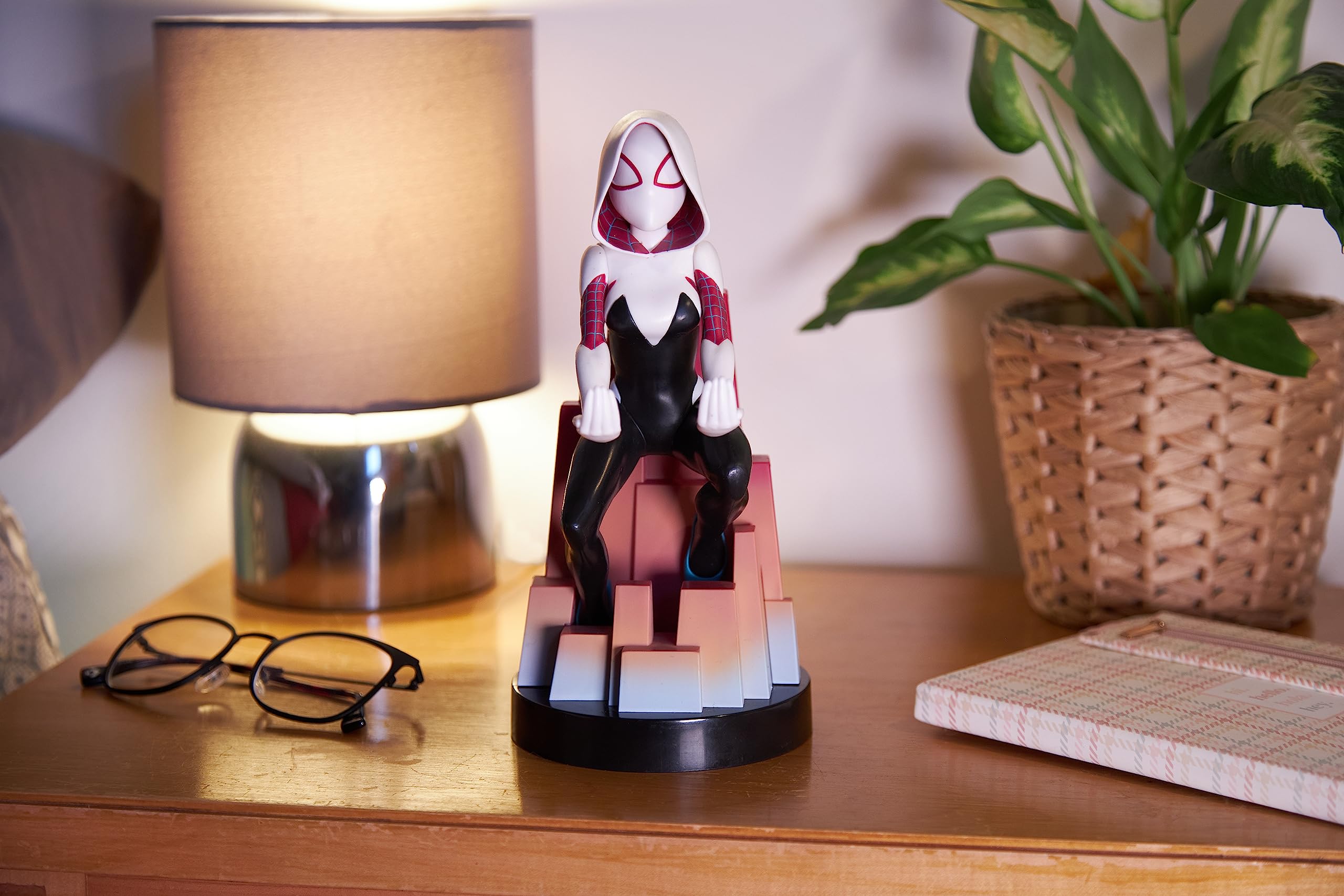 Cableguys Figura Gaming Marvel Spider-Man Spider-Gwen - Accesorio Soporte Para Mando O Smartphone - Cable Usb Incluido - 20 Cm