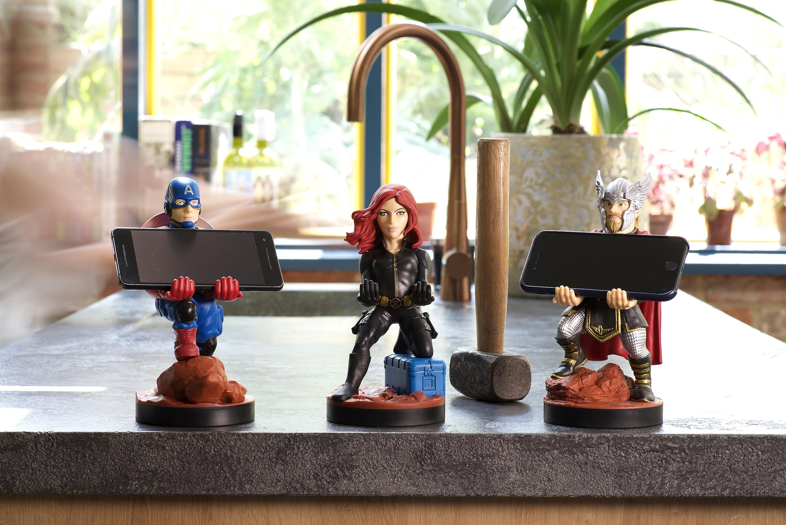 Cable Guys - Marvel Avengers Thor Gaming Accessories Holder & Phone Holder For Most Controller ( XBOX - , Play Station, Nintendo Switch) & Phone