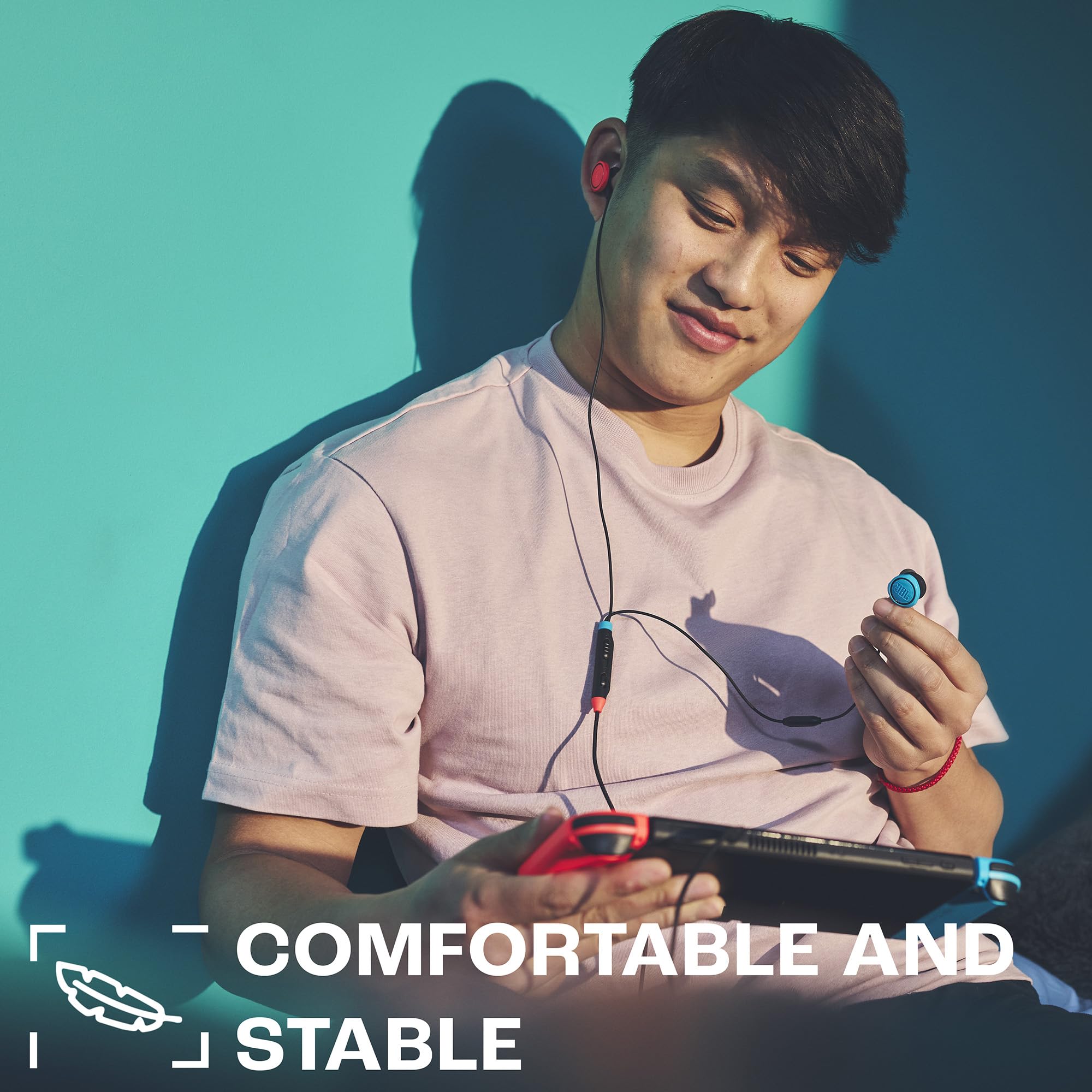 JBL Quantum 50N, auriculares intraaurales para gaming con cable, USB-C, JBL QuantumSURROUND, micrófono, botones para volumen y silenciar micrófono, compatibilidad multiplataforma, azul y rojo
