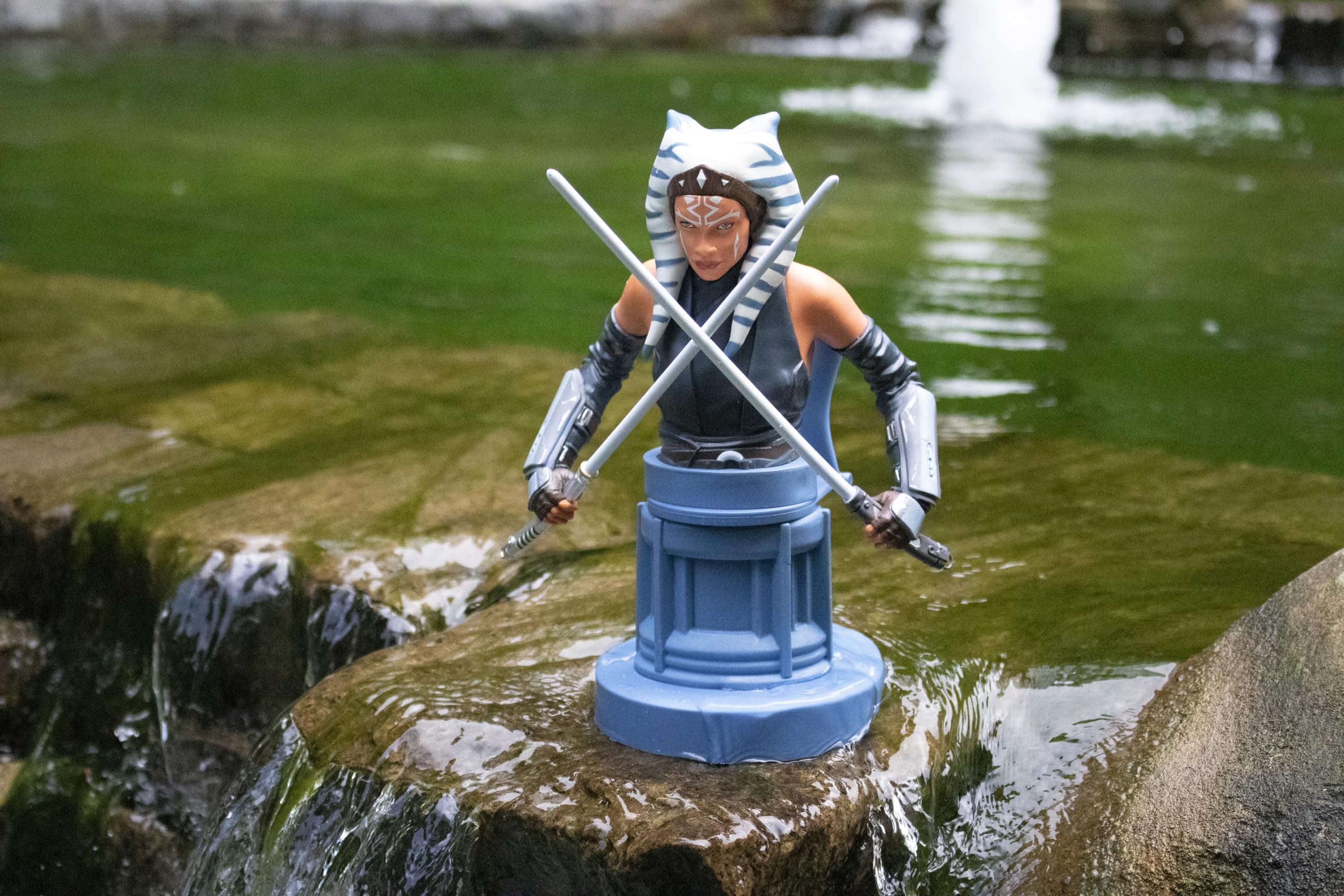 Cable Guys - Star Wars Ahsoka Tano Gaming Accessories Holder & Phone Holder For Most Controller ( XBOX - , Play Station, Nintendo Switch) & Phone