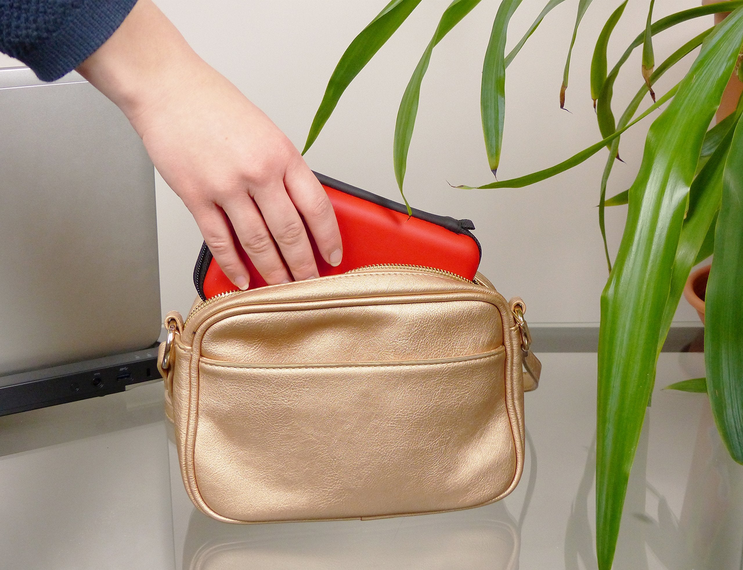 Subsonic - Estuche De ProteccióN Dura Para La Consola Y Accesorios, Color Rojo Y Blanco (Nintendo 2 DS - )